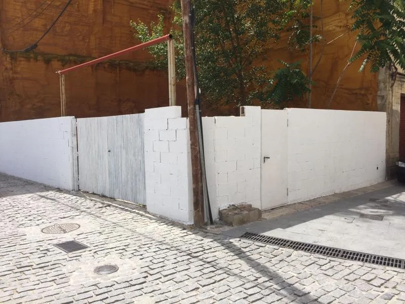 Solar urbano en Tortosa, esquina de 84 m²
