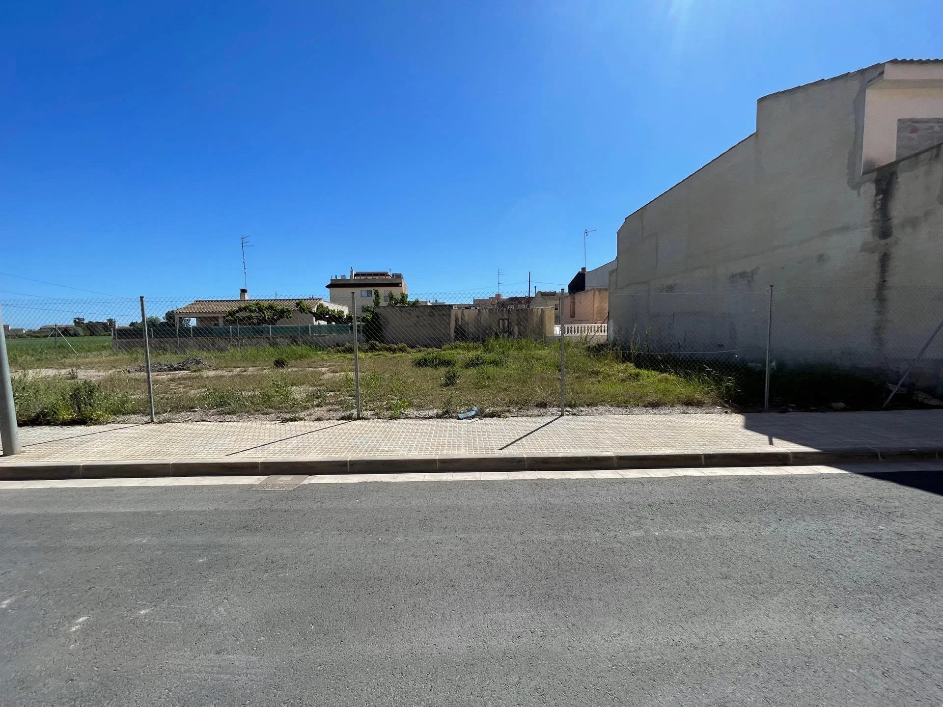 Parcela urbana residencial en Deltebre, 444 m²