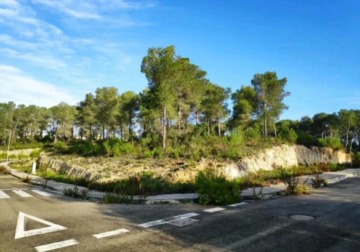 Urban corner plot, 232 m² buildability