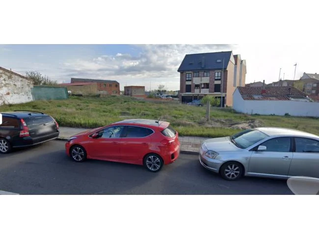 Urban land with 25–30-home potential