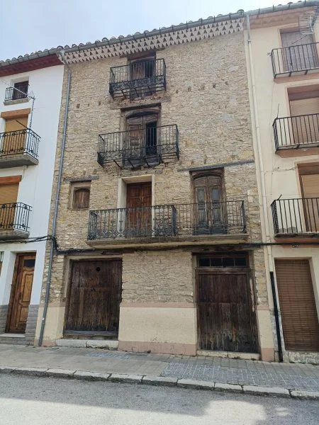 Large renovation house in village centre