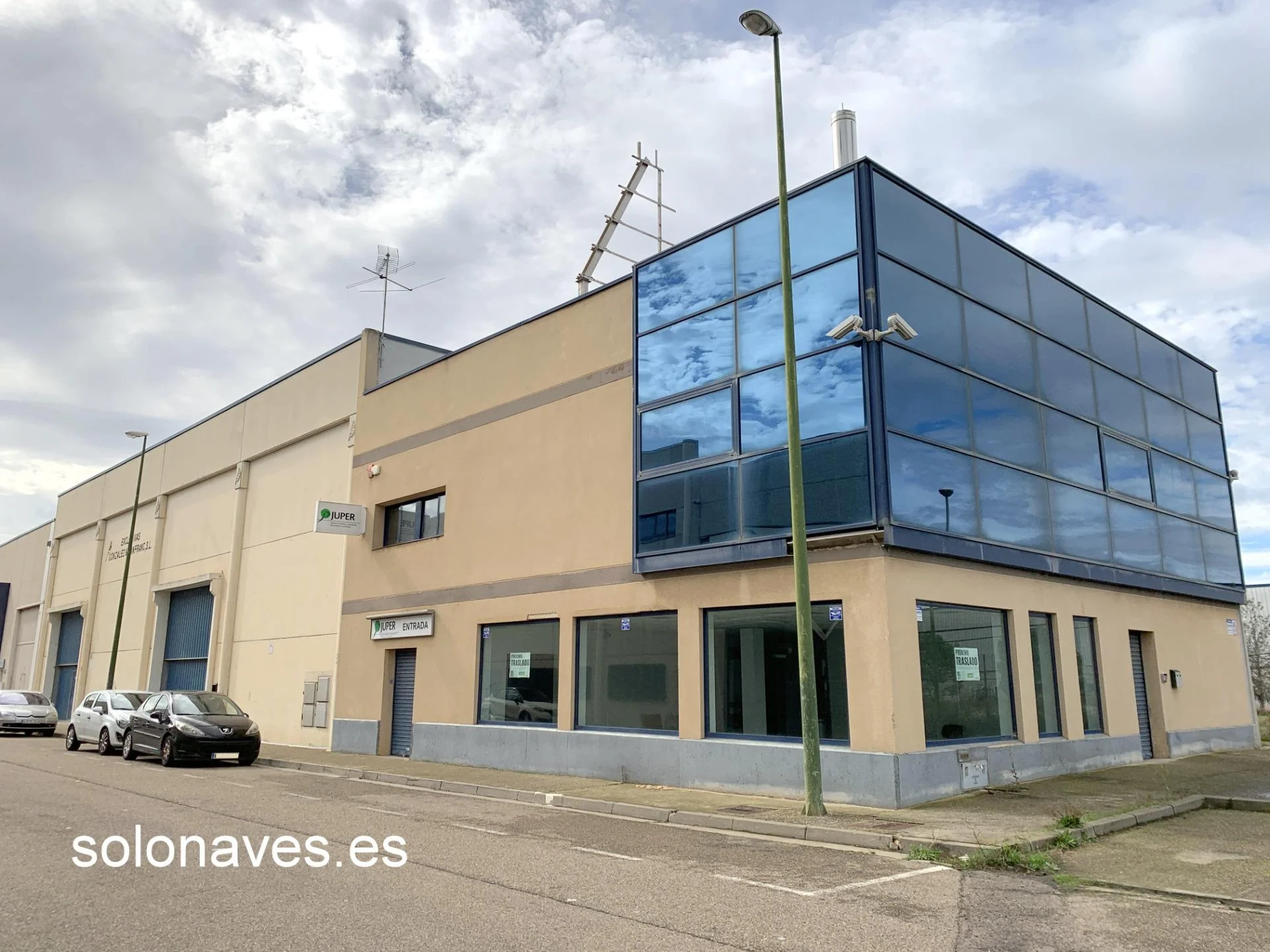 Industrial nave with dual sale-rent option