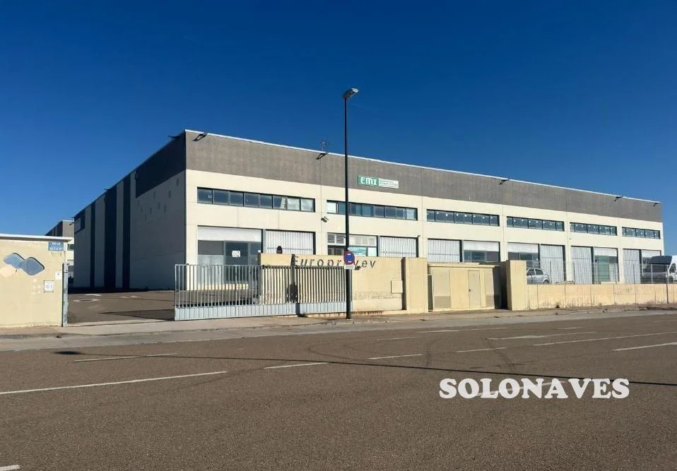 Industrial complex, 1,324 m² with altillo