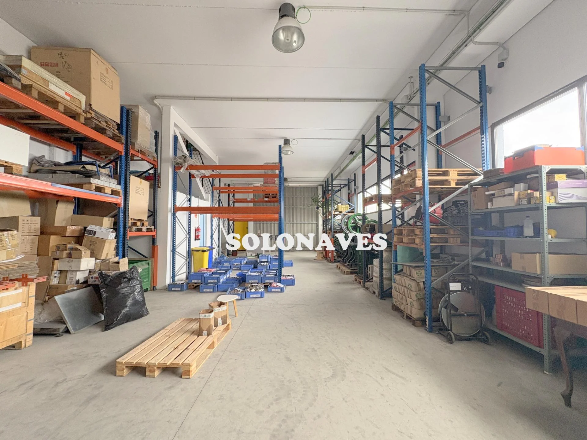 Industrial warehouse in Zaragoza, 304 m²