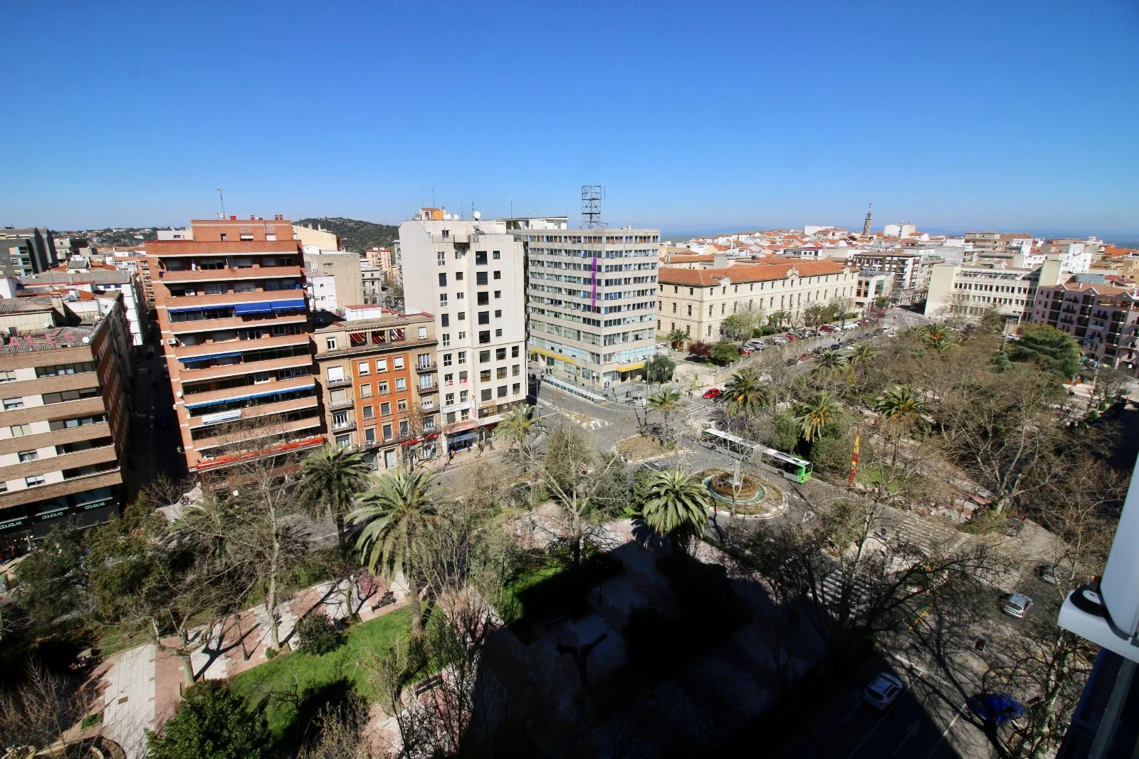 Cáceres office with two-room layout