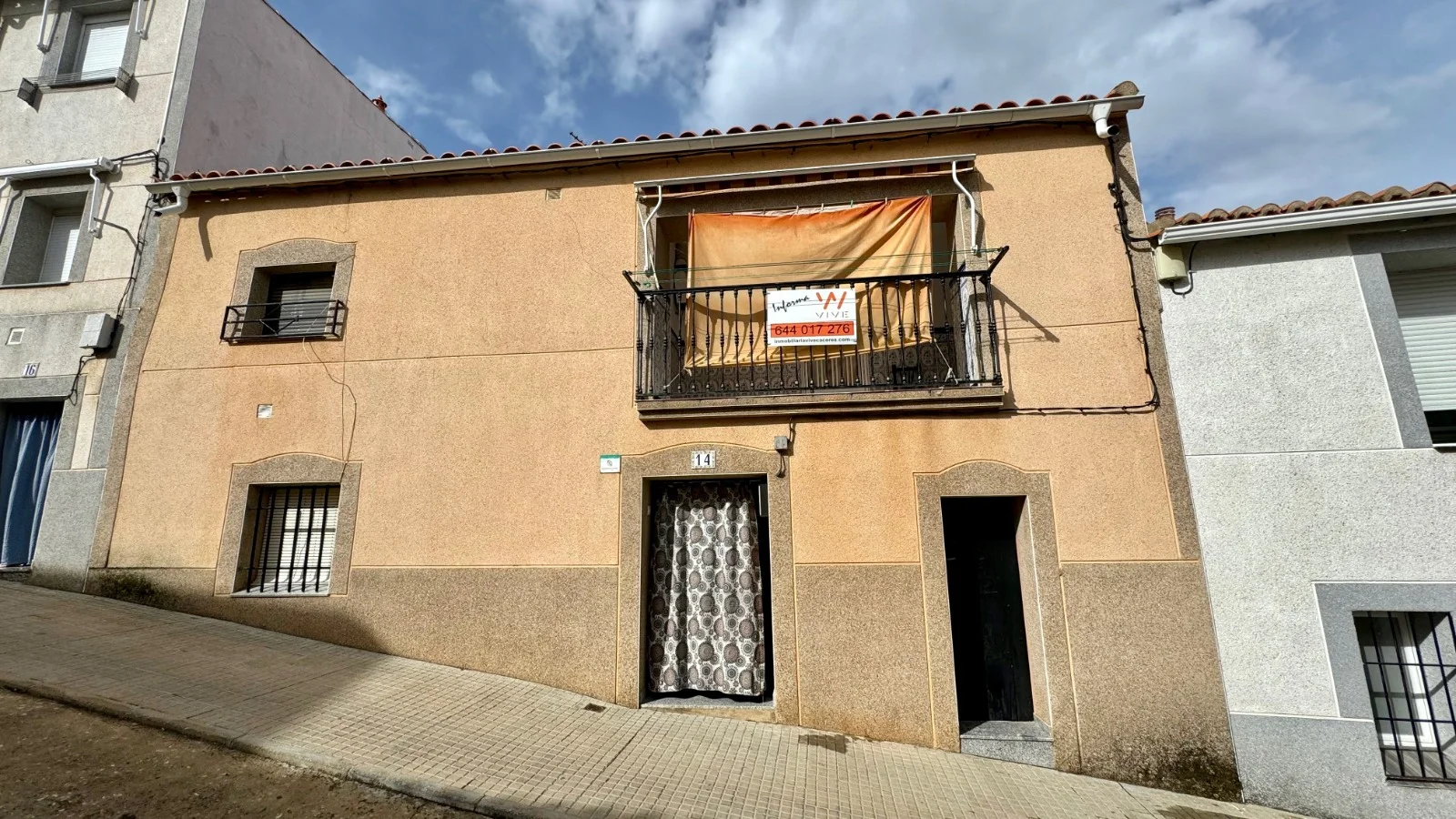 Townhouse in Aliseda, four bedrooms