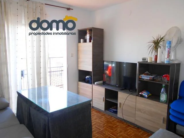 Piso estudiantil en Granada, cuatro dormitorios, 83 m²