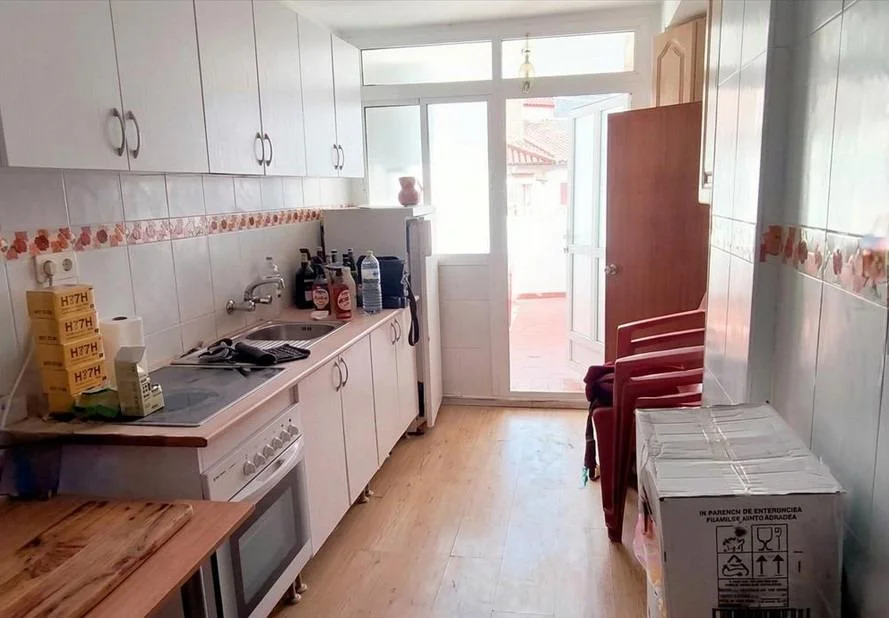 Piso luminoso de tres dormitorios con terraza