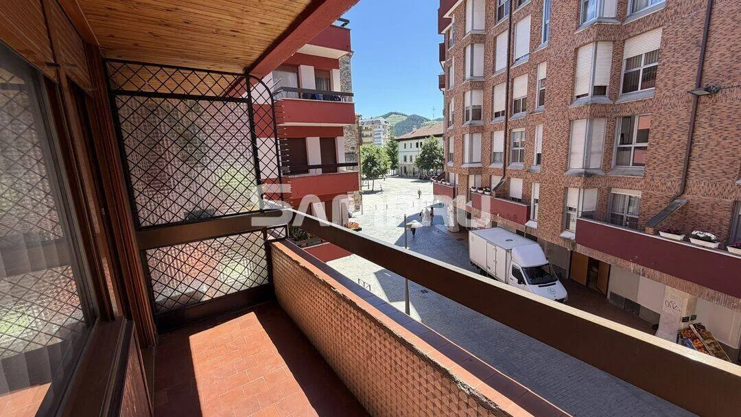 Piso céntrico en Arrasate con cuatro dormitorios