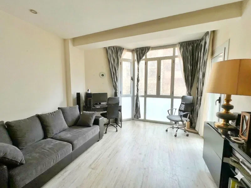 Bright Eixample apartment, 3 bedrooms