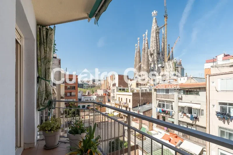 Piso reformado en Eixample, cuatro habitaciones