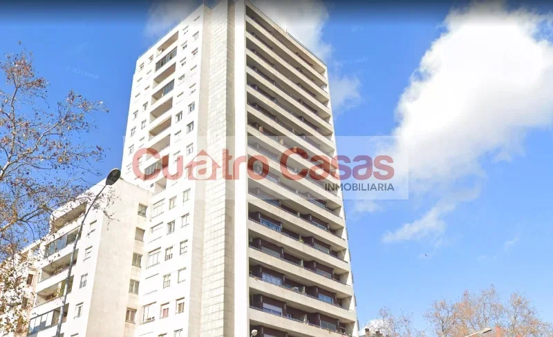 Bright Fort Pienc flat, four bedrooms
