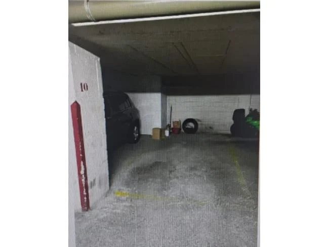 Large-car garage near Hospital