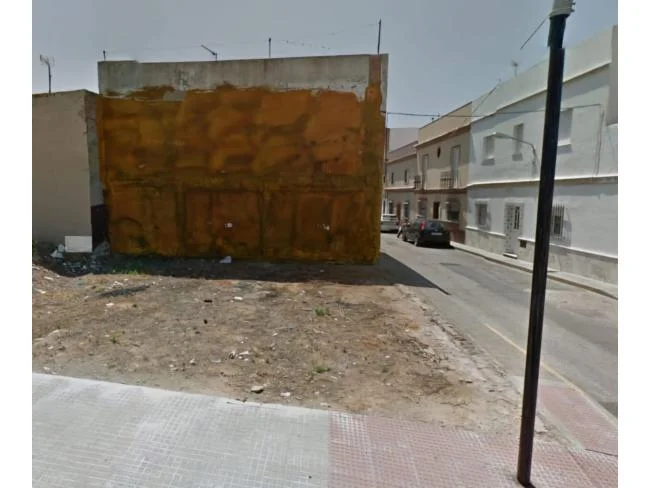 Urban corner plot in Chiclana
