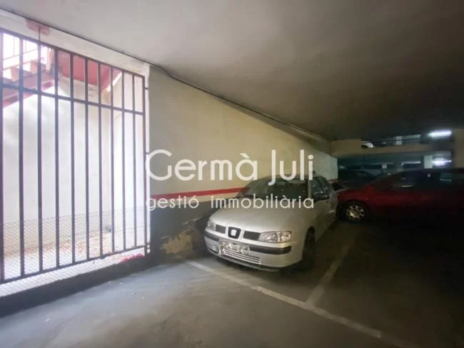 Plaza céntrica para coche pequeño