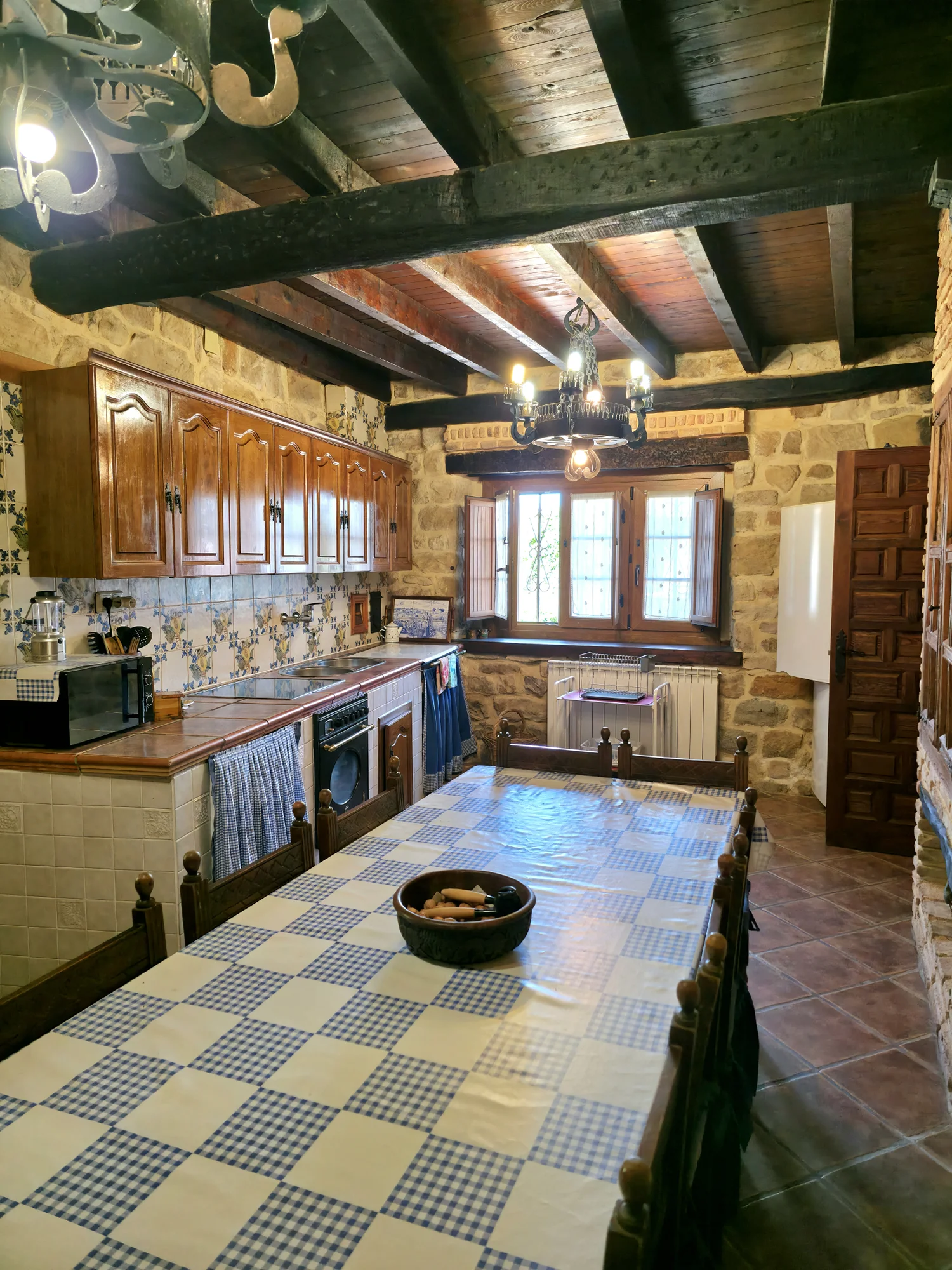 Restored five-bedroom property near mountains