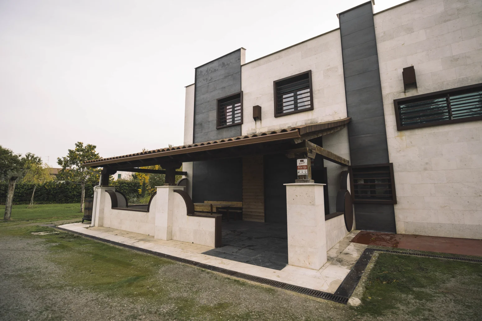 Inversión comercial con bodega activa
