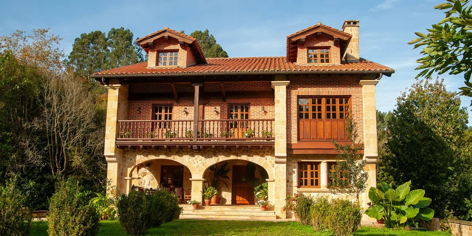Riverfront chalet in Novales, 579 m²