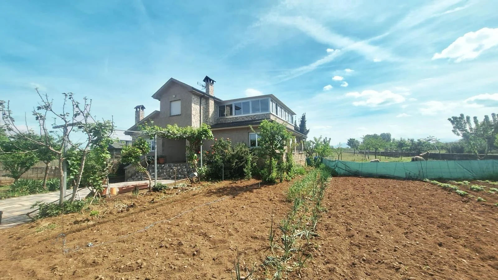 Camponaraya chalet with 4,000 m² land