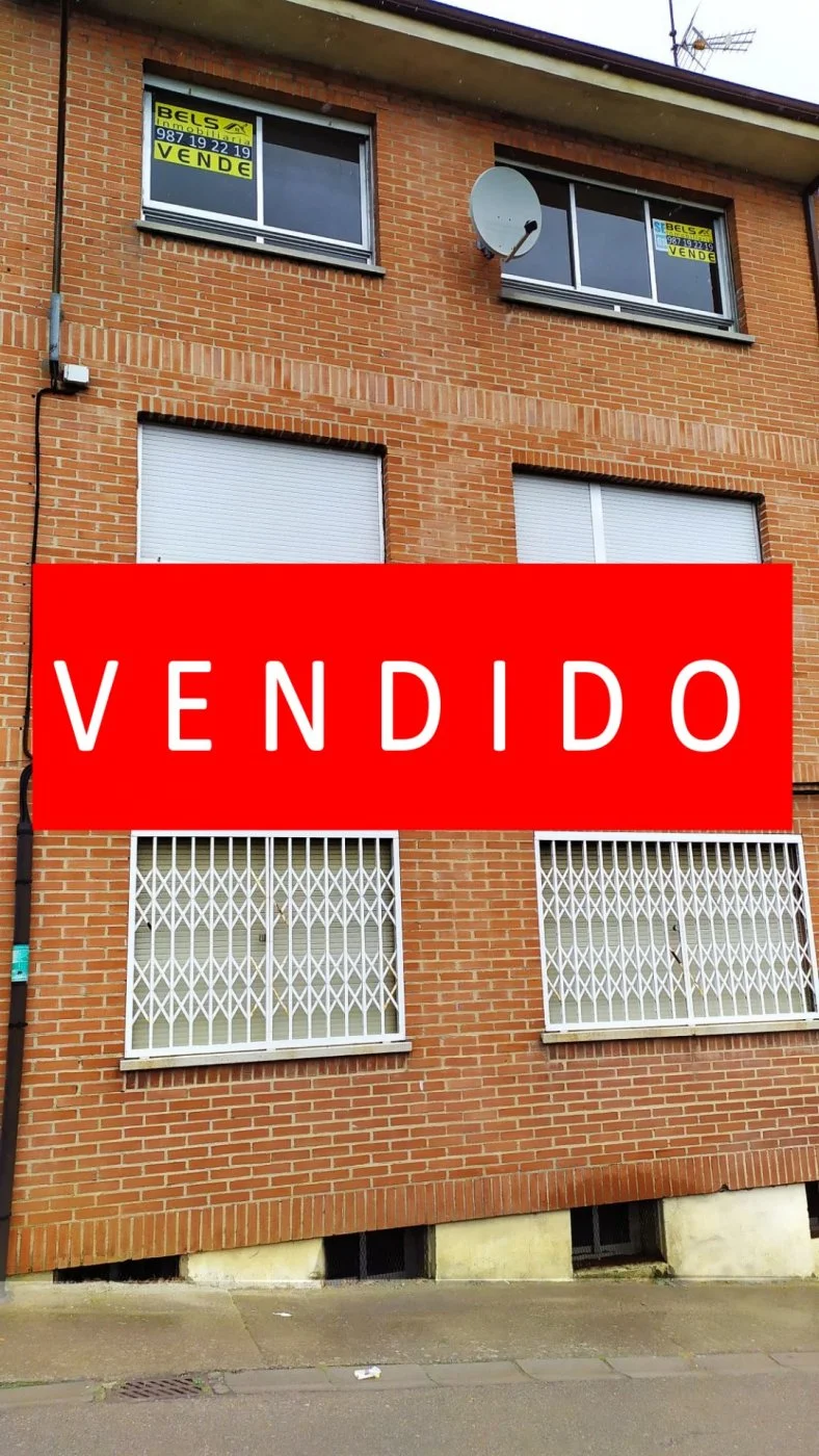 Reform-ready Fabero flat, 3 bedrooms