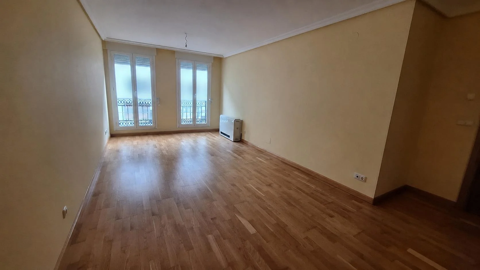 Central Ponferrada flat with garage