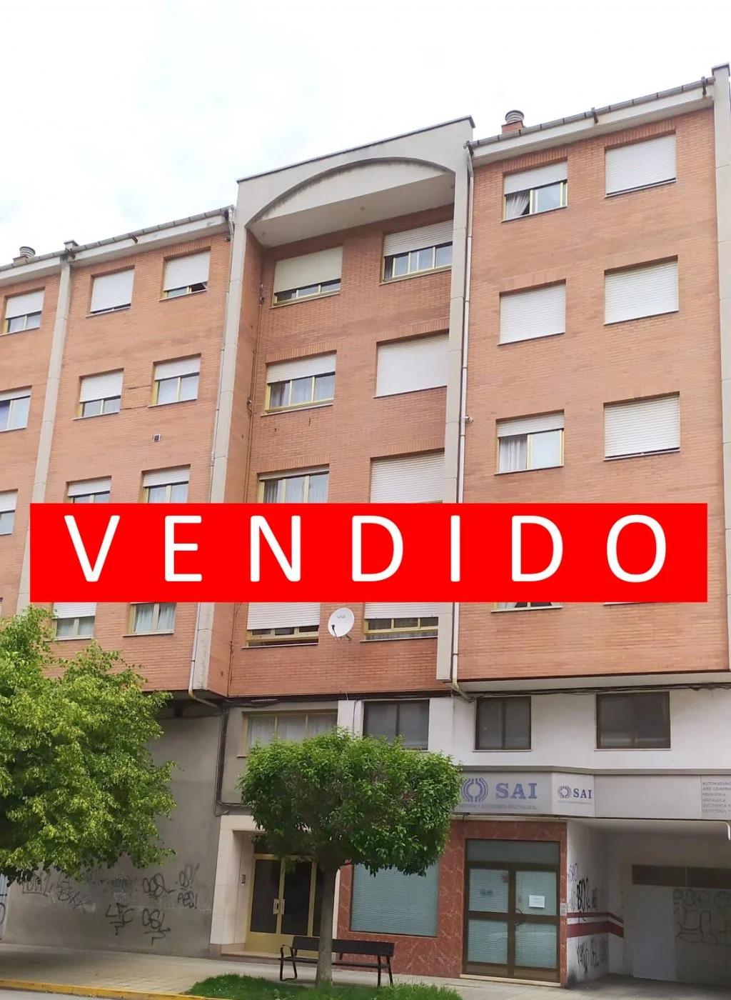 Three-bedroom flat in Flores del Sil