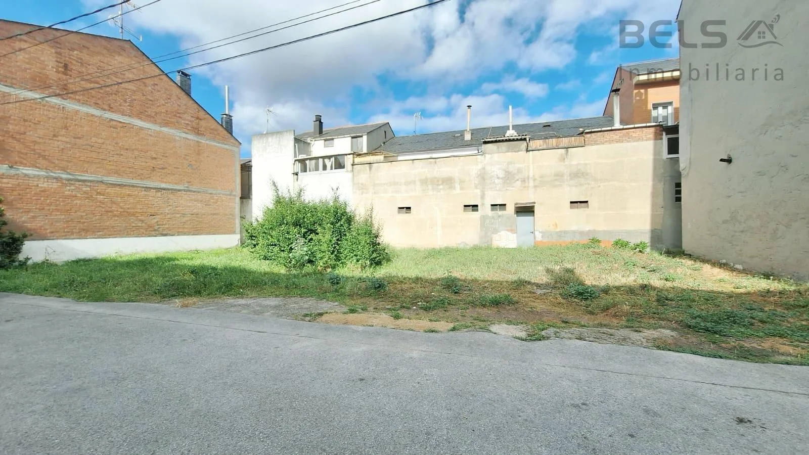 Urban plot in Cuatrovientos, 281 m²