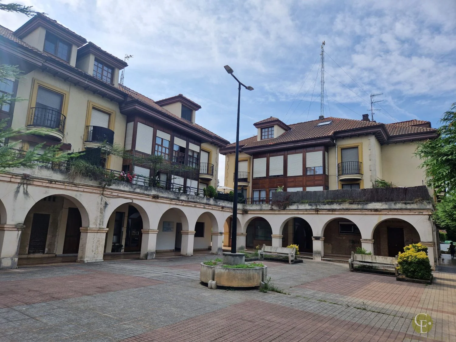 Top-floor penthouse near Cartes centre
