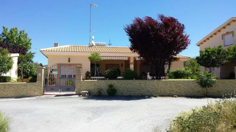 Six-bedroom villa in Serón