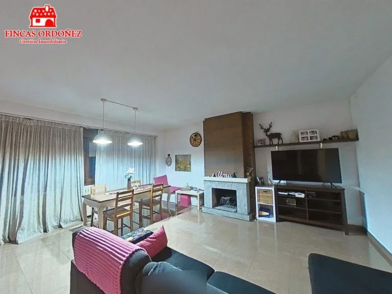 Four-bedroom flat in Martorell