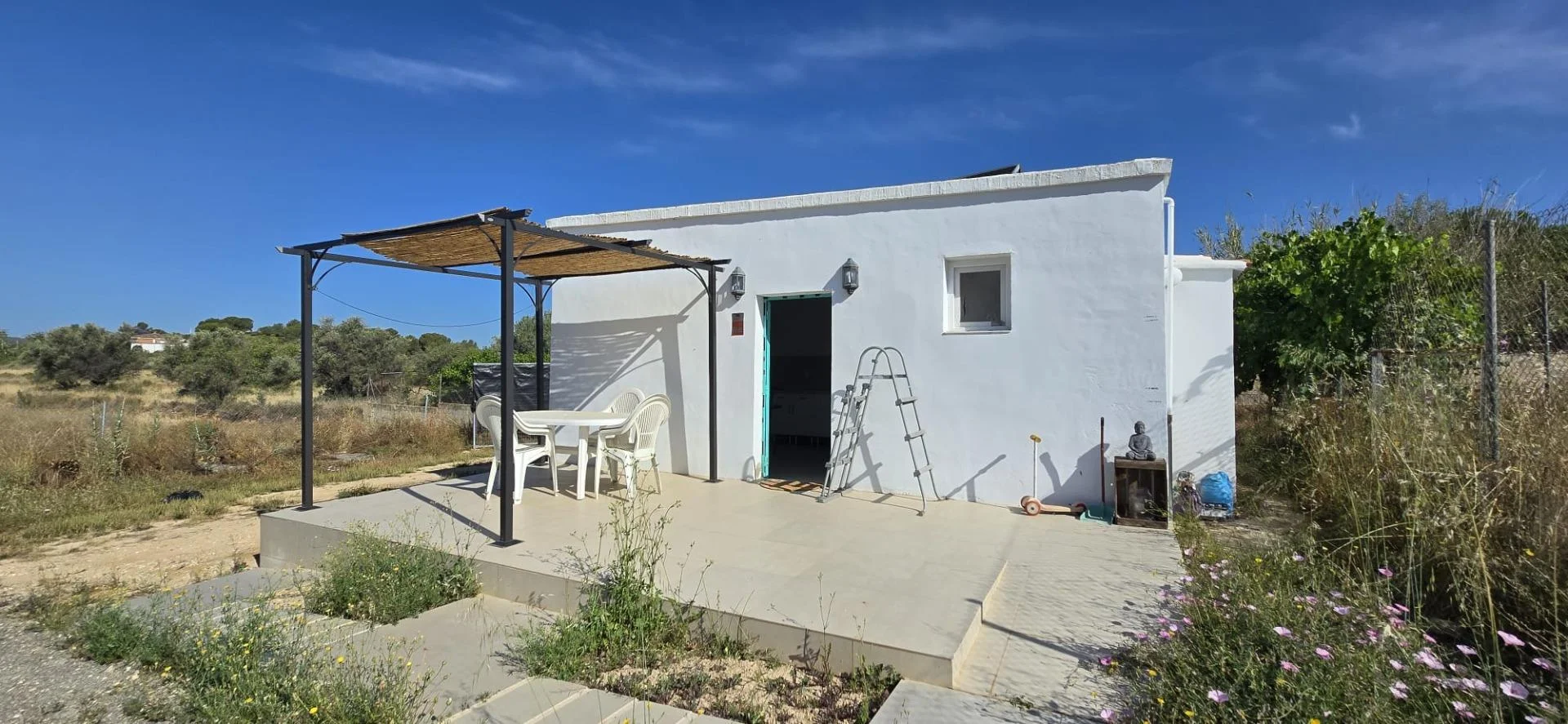 Renovated rural chalet with large plot