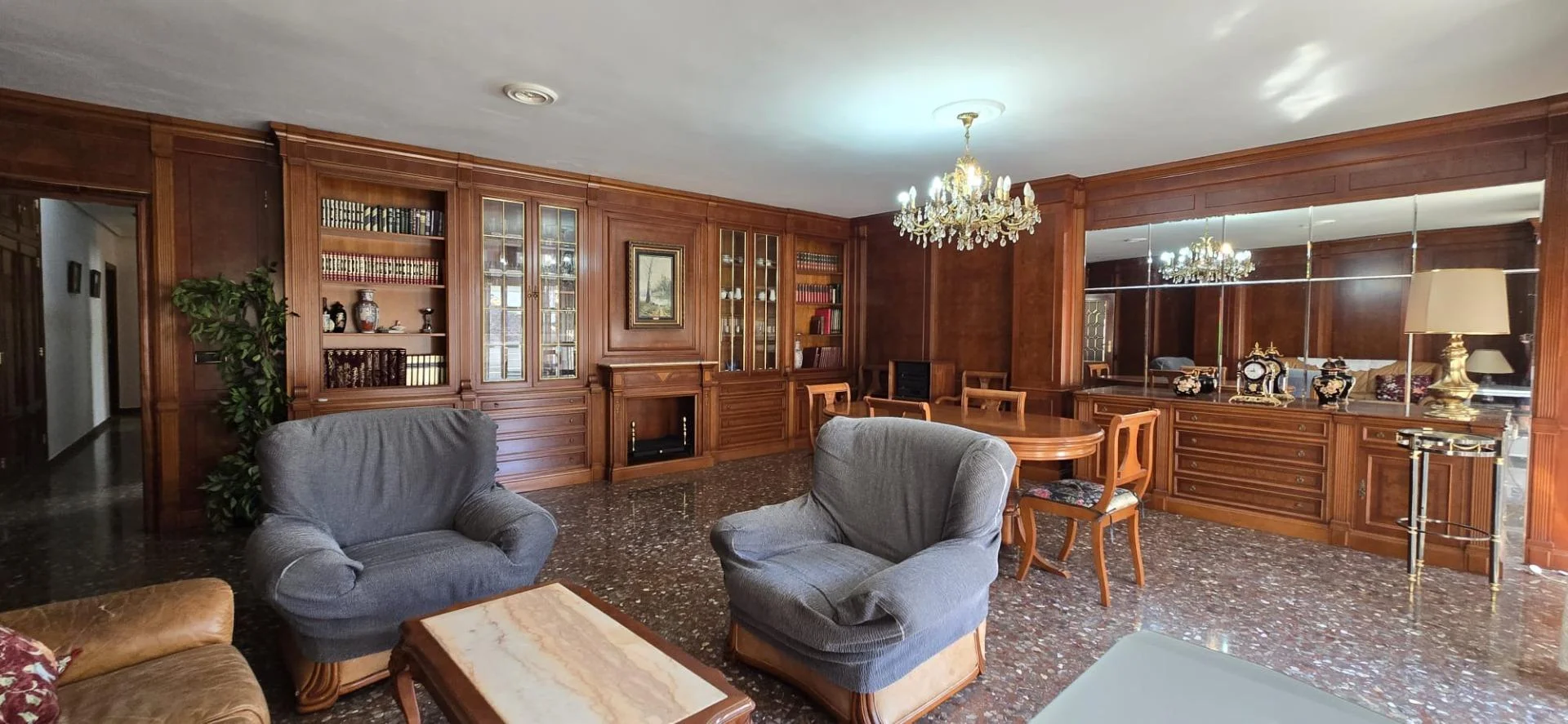 Central Llíria flat, 145 m², adaptable