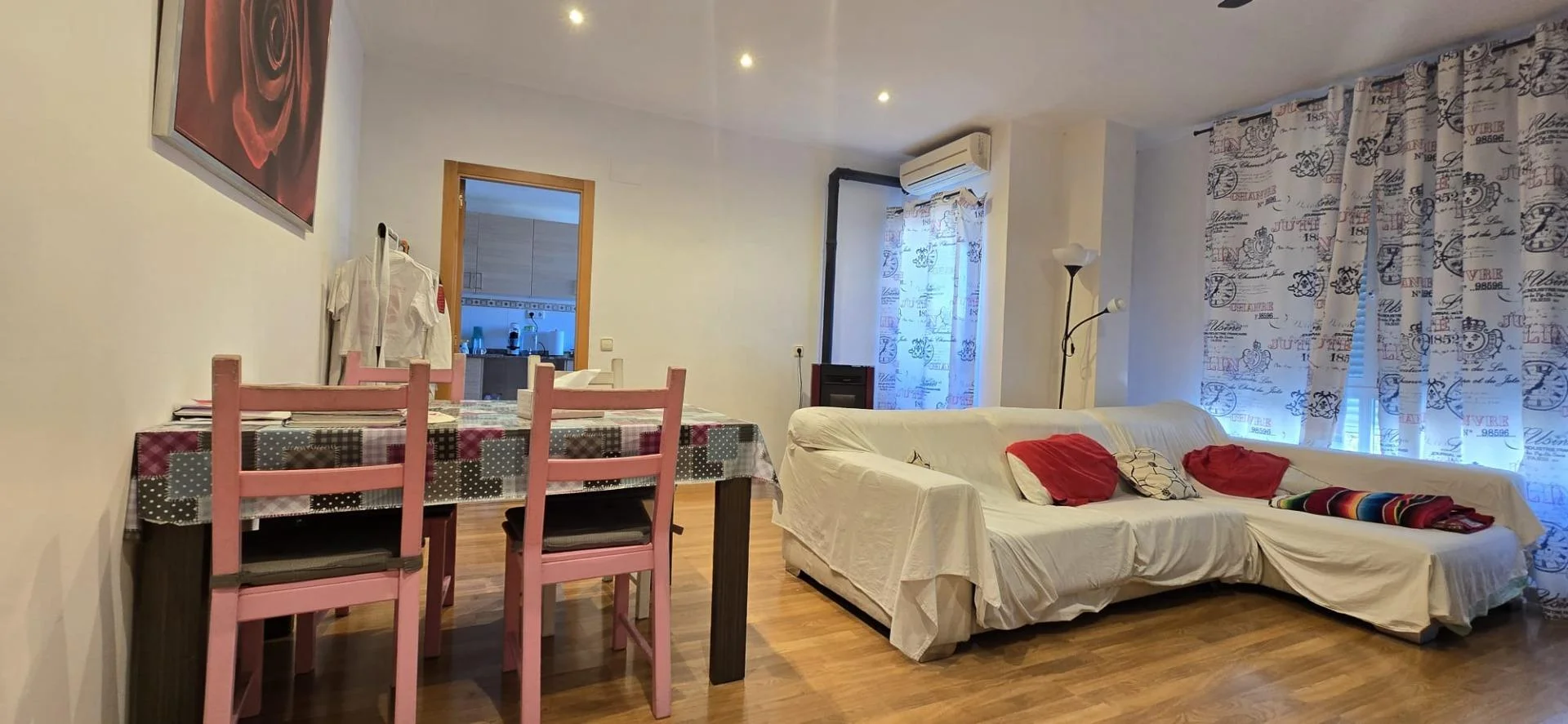 Spacious Vilamarxant flat, three bedrooms