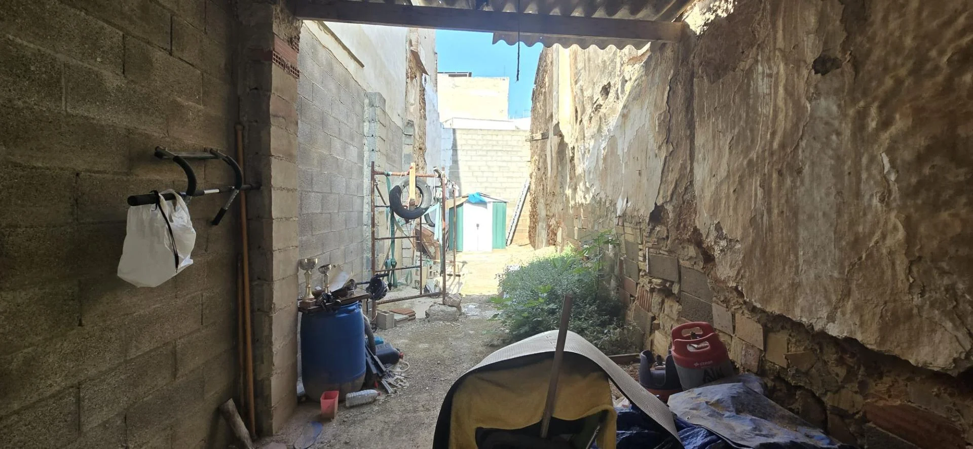 Buildable Lliria plot with garage potential