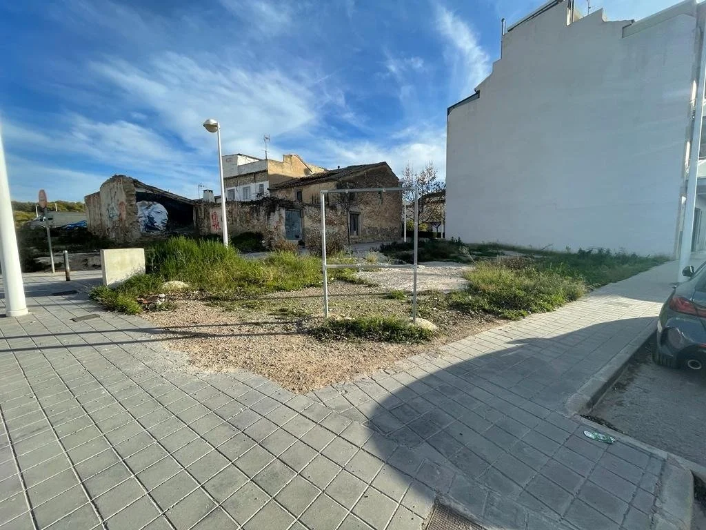Two adjoining urban plots, 251 m²