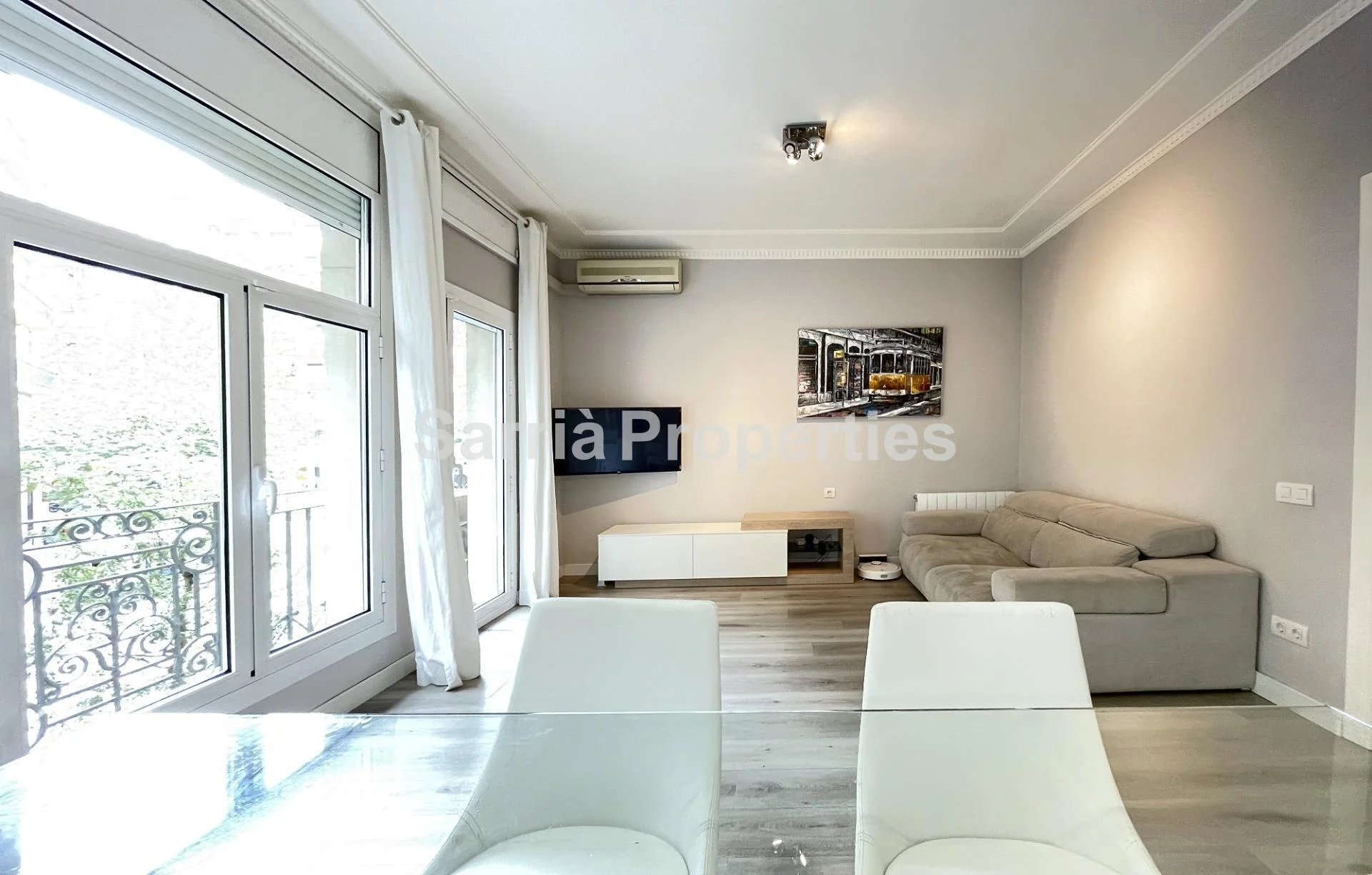 Reformed Eixample flat with terrace