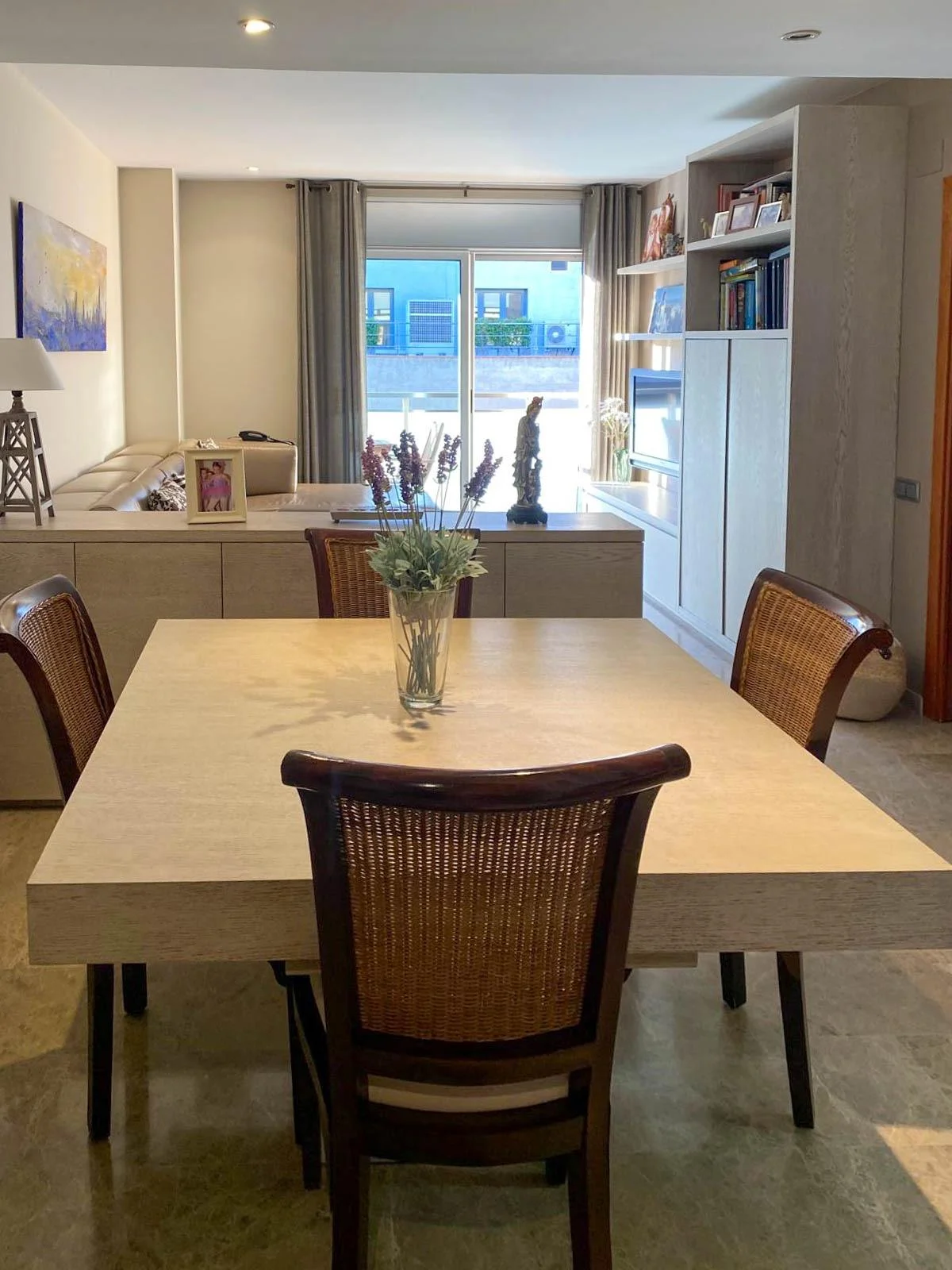Bright Barcelona flat with three bedrooms