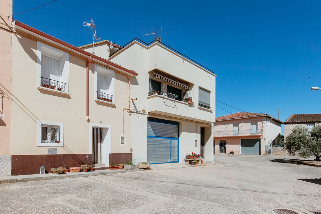 Casa de pueblo con cuatro habitaciones
