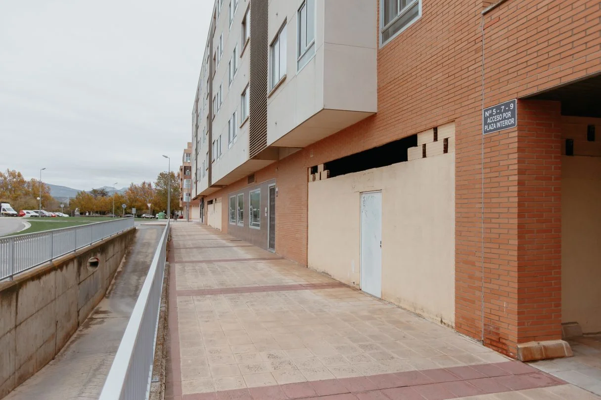 Local comercial esquinero en Pirineos