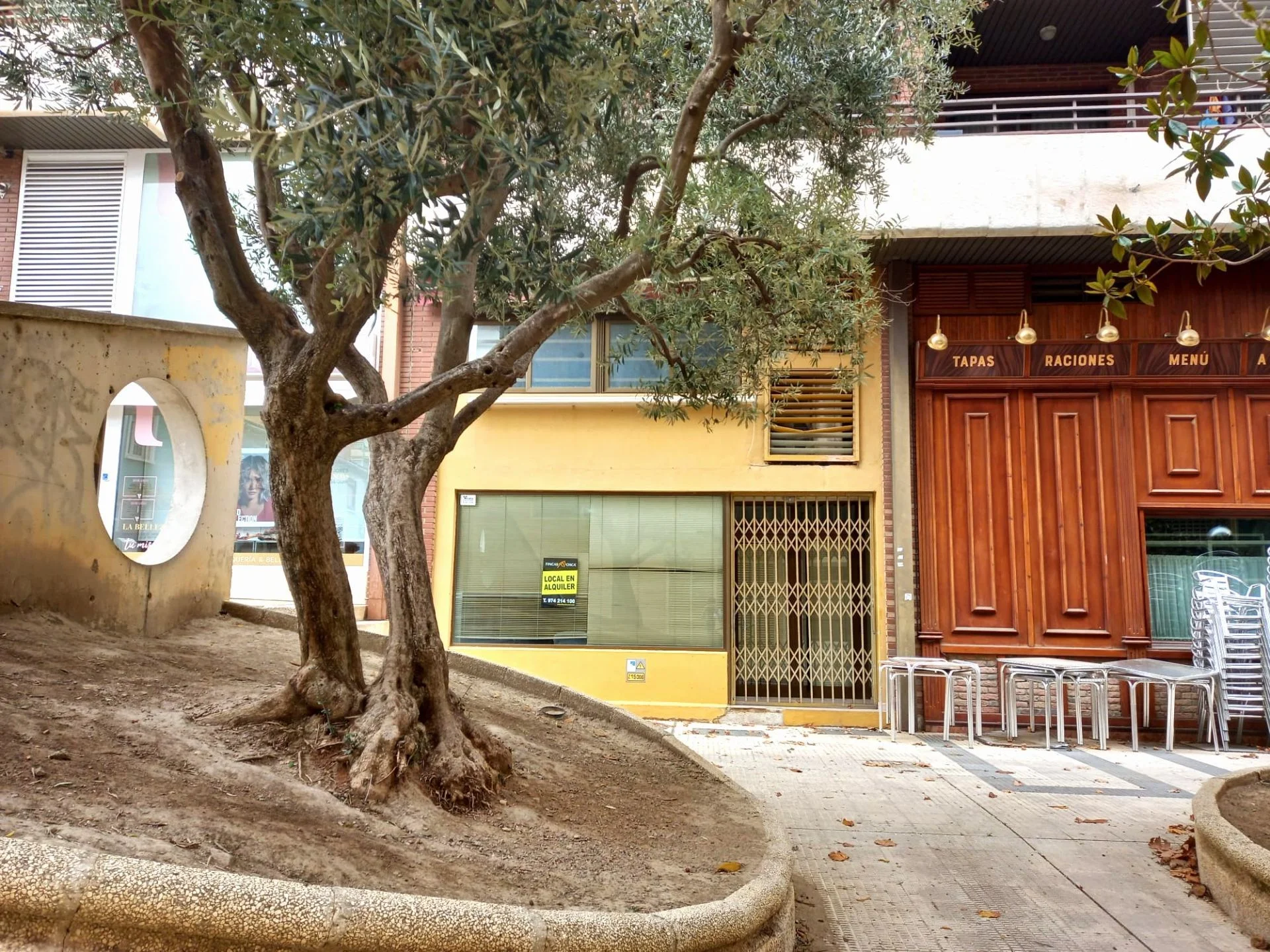 Local de dos plantas con potencial de conversión en Huesca
