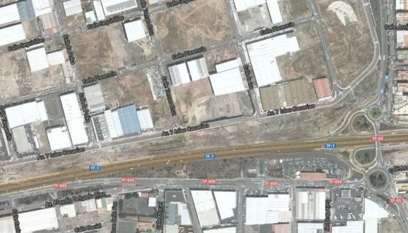 Motorway-front plot in Llano del Camello