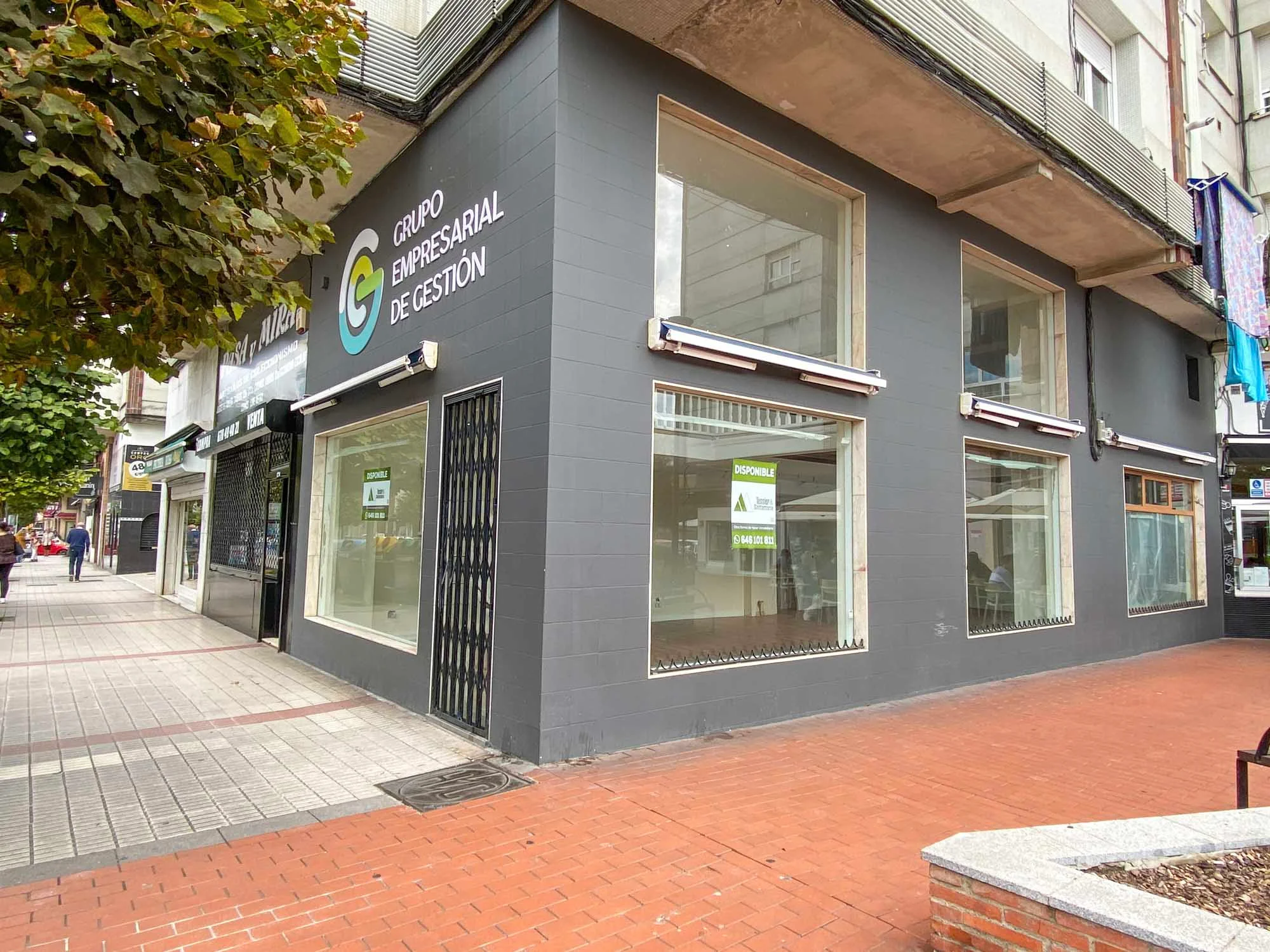 Local comercial reformado en esquina, 114 m²