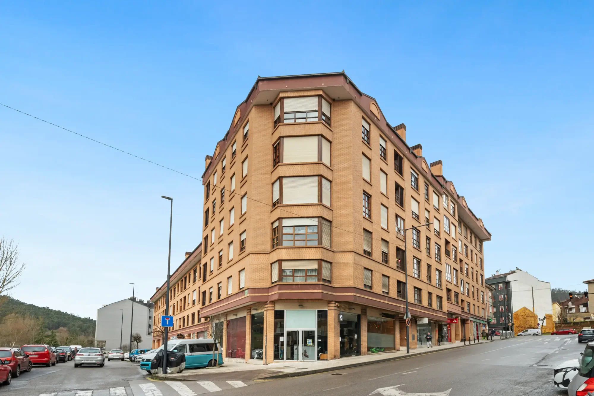Visible corner commercial unit, 145 m²