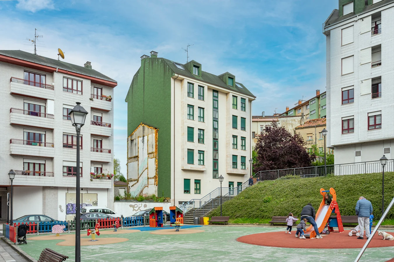 Bright exterior flat near park