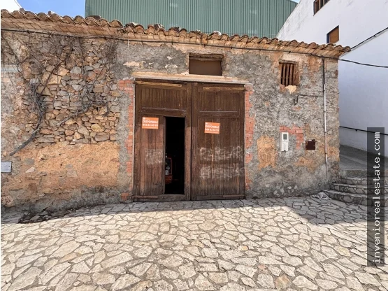 Agricultural warehouse with conversion upside