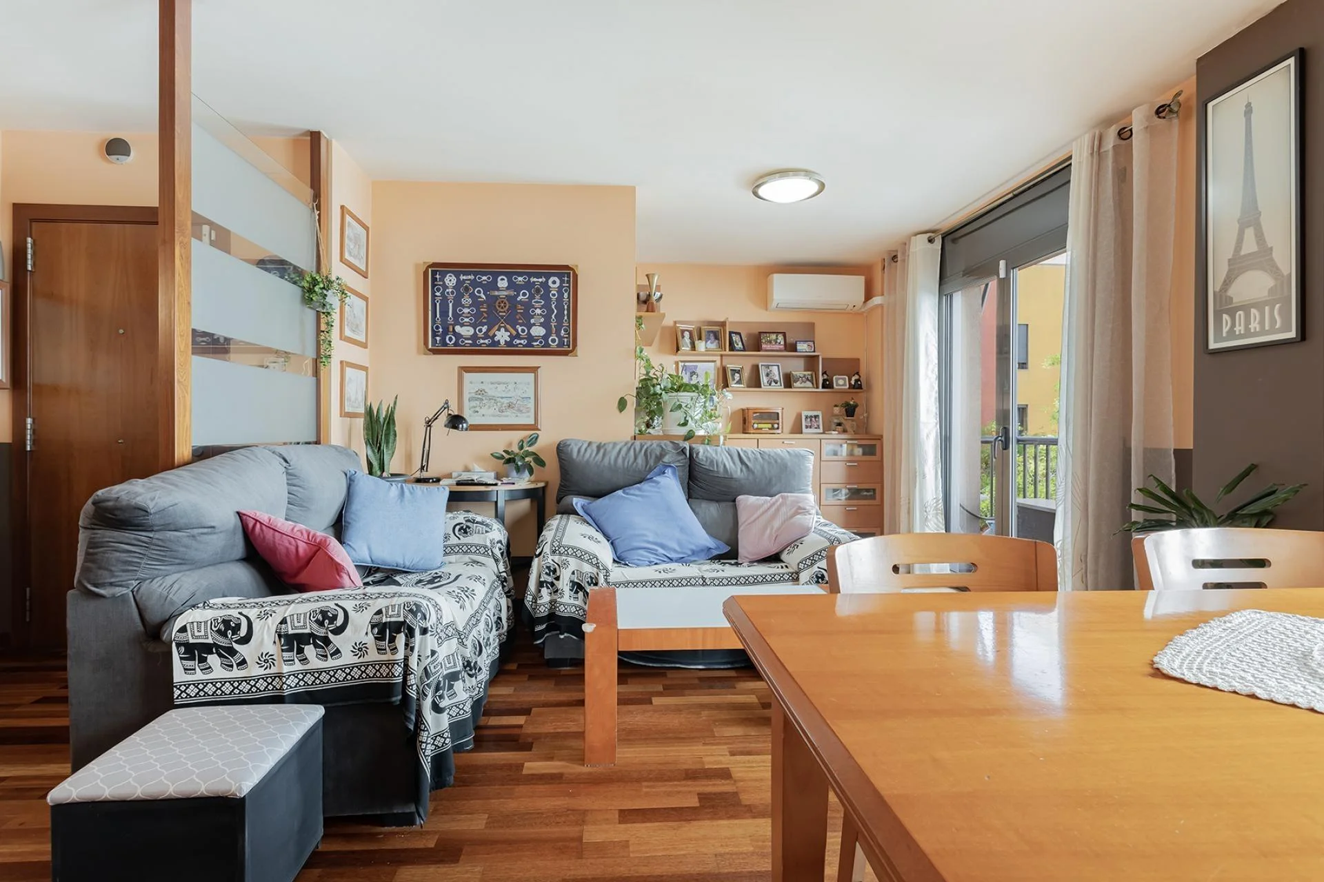 Bright Barceloneta apartment, three bedrooms