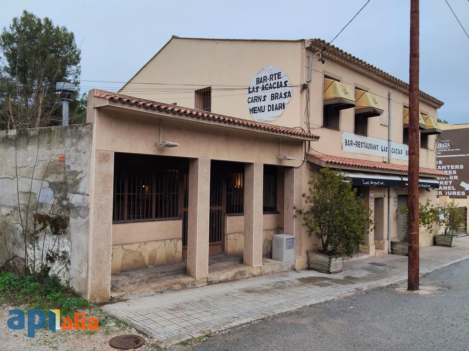 Masía en Vallirana con restaurante operativo