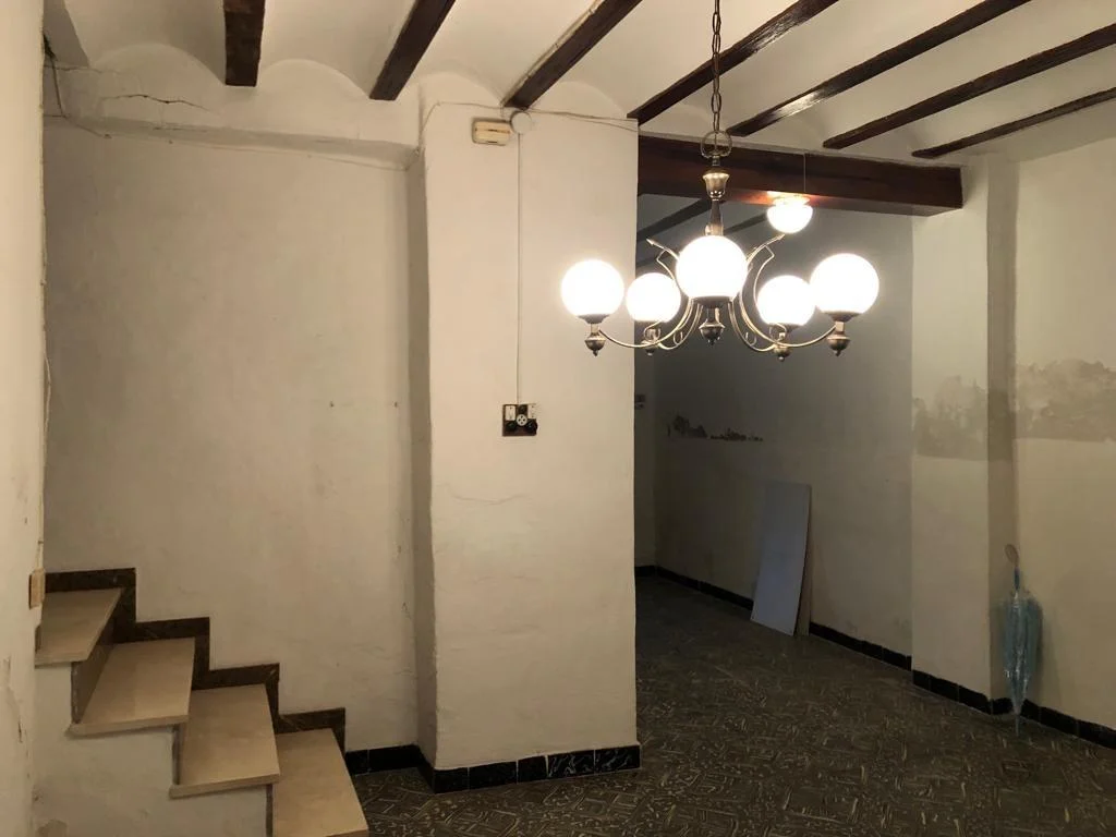 Large central house with five bedrooms