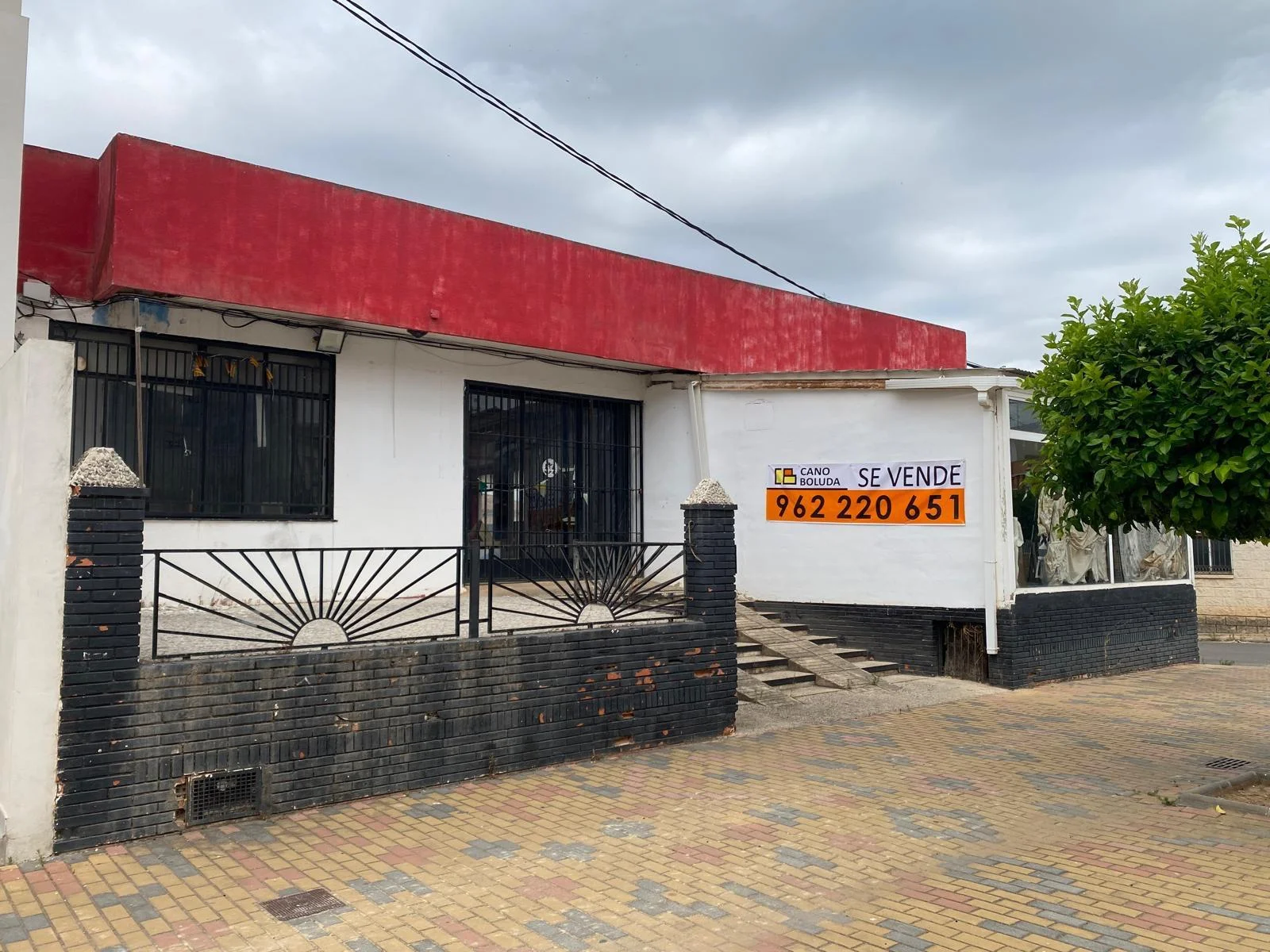 Two-floor Chella building, 593 m²