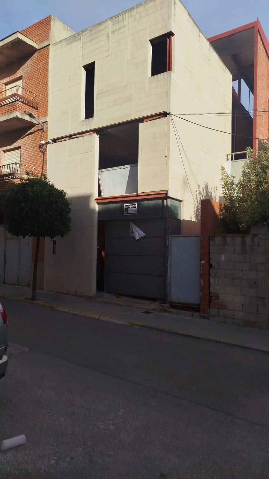 Three-storey building in L’Olleria